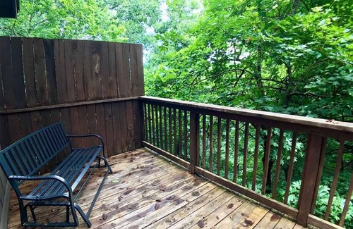 Eureka Springs Cottage | Abbey Chateau Treehouse #10/Oak Crest