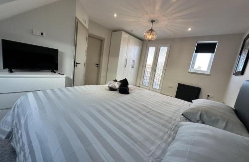 Waltham Abbey House | Abbey Rooms