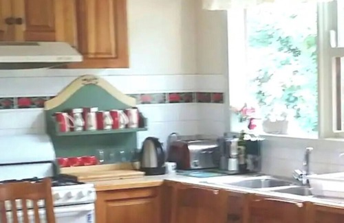 Daylesford Cottage | Abelia Cottage of Daylesford Botanical