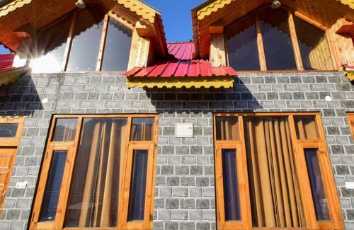 Shoja House | Abhishek Homestay: Your Cozy Retreat Amid Shoja's Scenic Serenity