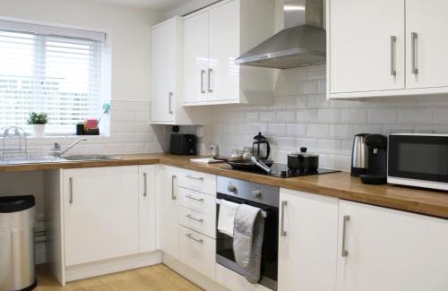 Abingdon Apartment | Abingdon - Private Flat with Garden & Parking 01