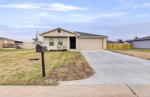 Bellmead House | about 6 Mi to Waco Newly Constructed Family Home