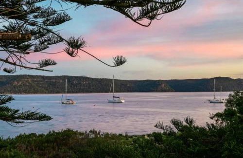 Patonga Apartment | Absolute Beach Front House Panoramic Views