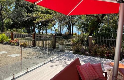 Kewarra Beach Apartment | Absolute Beachfront 2 Bedroom Luxury Holiday Apartment