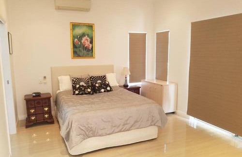 Kewarra Beach Apartment | Absolute Beachfront 2 Bedroom Luxury Holiday Apartment