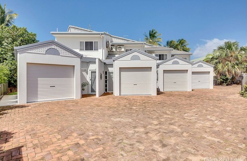 Yeppoon Apartment | Absolute Beachfront Townhouse