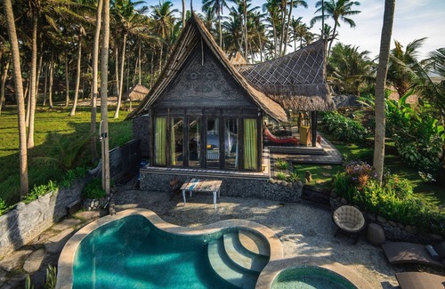 Kerambitan Villa | Absolute Beachfront Villa Laut