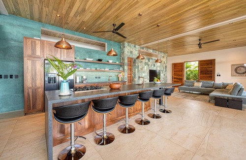 Ballena Villa | ABSOLUTE luxury - Olympic pool - jacuzzi - Yoga Shala- Gym - Concierge- Security