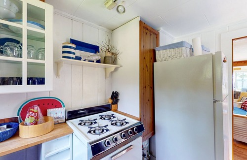 Moultonborough House | Absolutely Adorable Lake Winnipesaukee Cottage for 5 AUGUST 16 SPECIAL