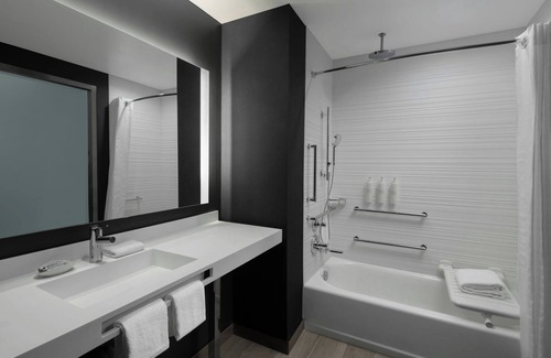 Downtown Hotel | AC Hotel St. Louis Clayton