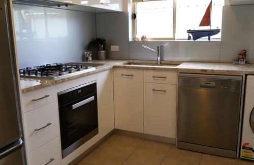 Glenelg North Apartment | Acaill Accommodation