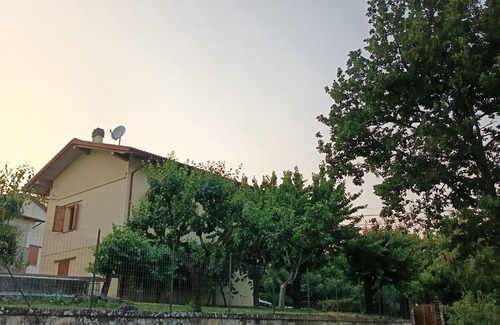 Burzanella House | Accommodation the oak trees, cottage with large garden