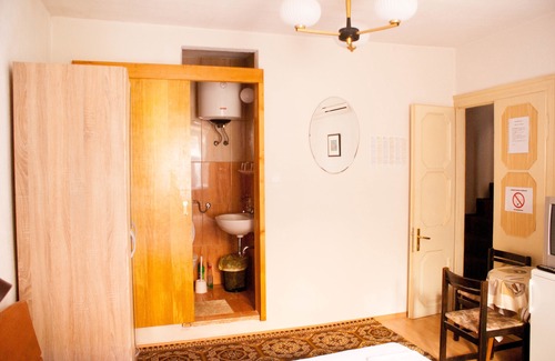 Cove Tri Zala (Zrnovo) House | Accommodation Vitaic