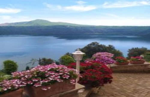 Castel Gandolfo Apartment | Accommodation With Lake View With Jacuzzi