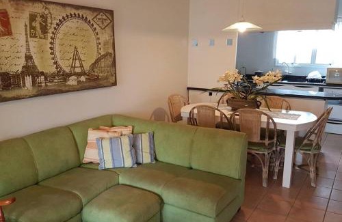 Xangri-La House | Acolhedora casa de praia em condomínio fechado à beira mar