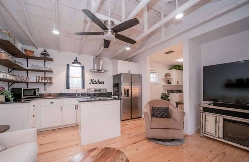 Longview House | Acorn Cottage Summary