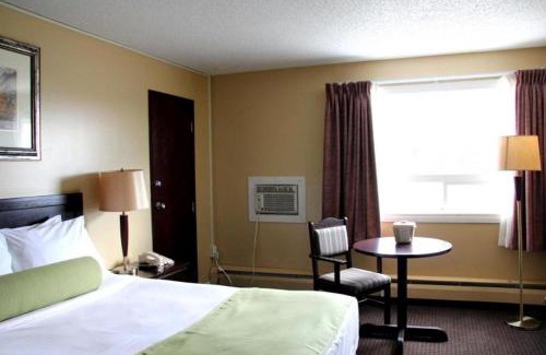 Grande Cache Hotel | Acorn Motel