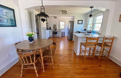 Harkers Island Cottage | Across from marina and fully renovated!