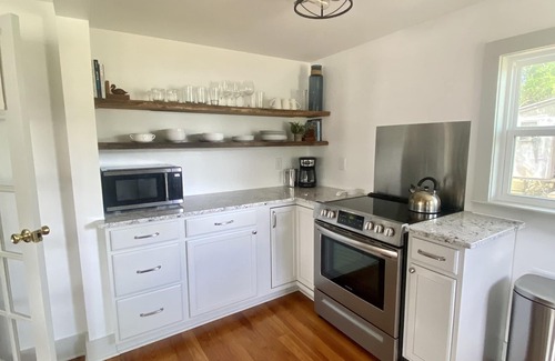 Harkers Island Cottage | Across from marina and fully renovated!