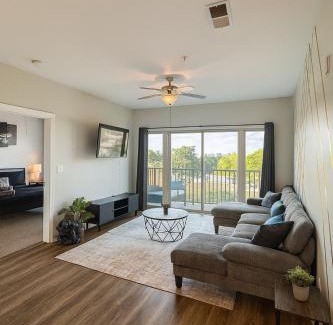 Glen Iris Apartment | Across from UAB Spacious 2BR Retreat 2nd