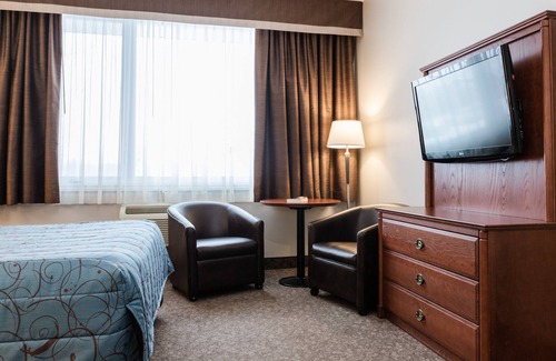 Ottawa Division Hotel | Adam's Airport Inn