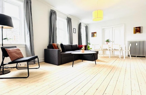 Aalborg Apartment | aday - Pedestrian Beautiful 4 bedroom Apartment