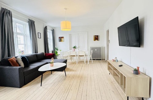 Aalborg Apartment | aday - Pedestrian Beautiful 4 bedroom Apartment