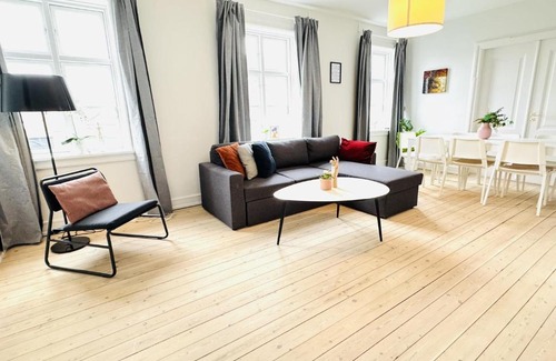 Aalborg Apartment | aday - Pedestrian Beautiful 4 bedroom Apartment