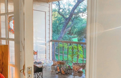 Addison Condo | Addison 1bd/ba near Addison Cirn