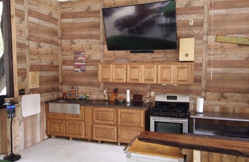 Concan Apartment | Adelynn's Hideaway, Exclusive Private Riverfront @Vacation Frio River Room #2