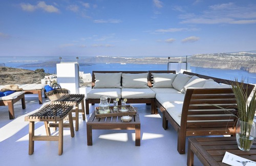 Akrotiri House | Admiral's House with Terrace Jacuzzi and amazing Caldera views, Family friendly