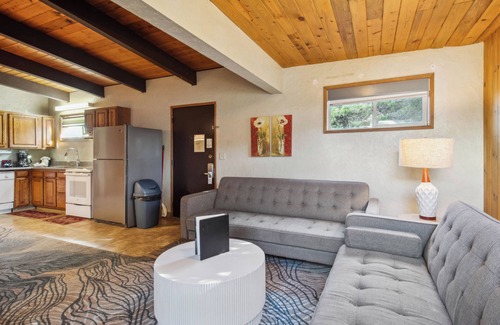 Yachats Hotel | Adobe Resort