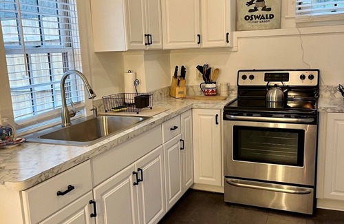 Weston Cottage | Adorable 1-Bedroom Cottage in Weston, CT