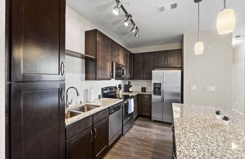 Lone Tree Apartment | Adorable 1BR Sky Ridge Medical