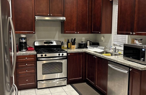 Ajax House | Adorable Ajax House for Rent