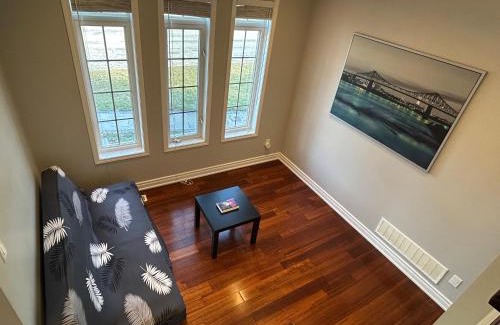 Ajax House | Adorable Ajax House for Rent