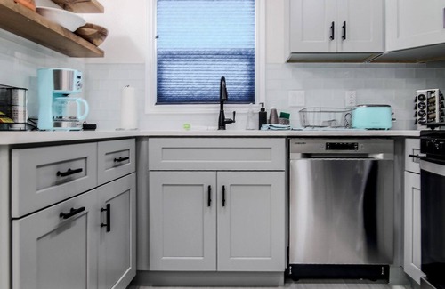 Cherrywood House | Adorable East Austin Cottage close to Everything downtown