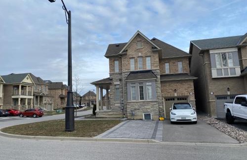 Ajax House | Adorable Full house in Ajax Incl Basement