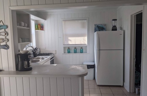 Green Turtle Cay Cottage | Adorable remodeled cottage-OCEAN FRONT on Coco Bay-25% FALL DISCOUNT!