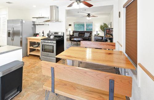 Southeast College Park House | Adorable Southside ATM Cottage with Bikes, Pets OK