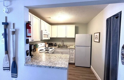 Weirs Beach Condo | Adorable, updated condo. Walk to Weirs Beach. Near Bank of N.H.Pavilion.