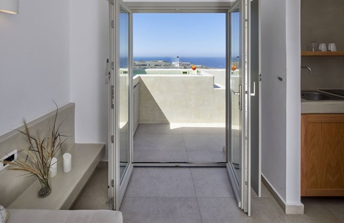 Tholos House | Adorno Oia