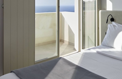 Tholos House | Adorno Oia