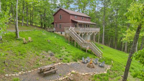 Jefferson House | Adventure Cabin! Fire Pit, State Park, Fishing, Mtn Views, Hot Tub, WiFi