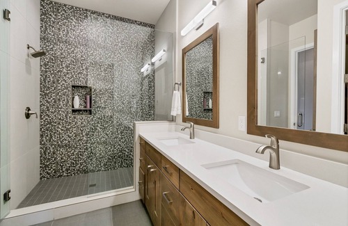 Bend House | Adventure View 3 Bedroom Townhouse by Redawning