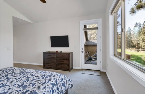 Bend House | Adventure View 3 Bedroom Townhouse by Redawning