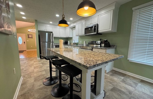 Luray Resort | Adventures Luxury Retreat ~ Hot Tub ~ BBQ ~ Fire Pit!