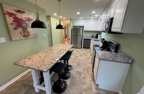 Luray Resort | Adventures Luxury Retreat ~ Hot Tub ~ BBQ ~ Fire Pit!