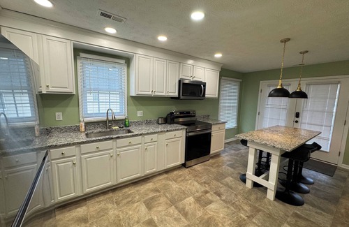 Luray Resort | Adventures Luxury Retreat ~ Hot Tub ~ BBQ ~ Fire Pit!