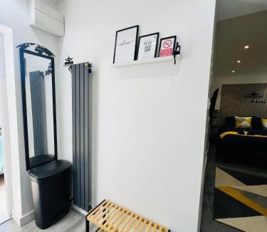 Tea Green House | AeroSuites Luton - SHARED AND PRIVATE Accommodations mins from Luton Airport,FREE selected Breakfast,Adults Only,FREE Parking MUST be reserved at the time of booking, No Visitors allowed, Late self Check In and Early self Check Out by request only
